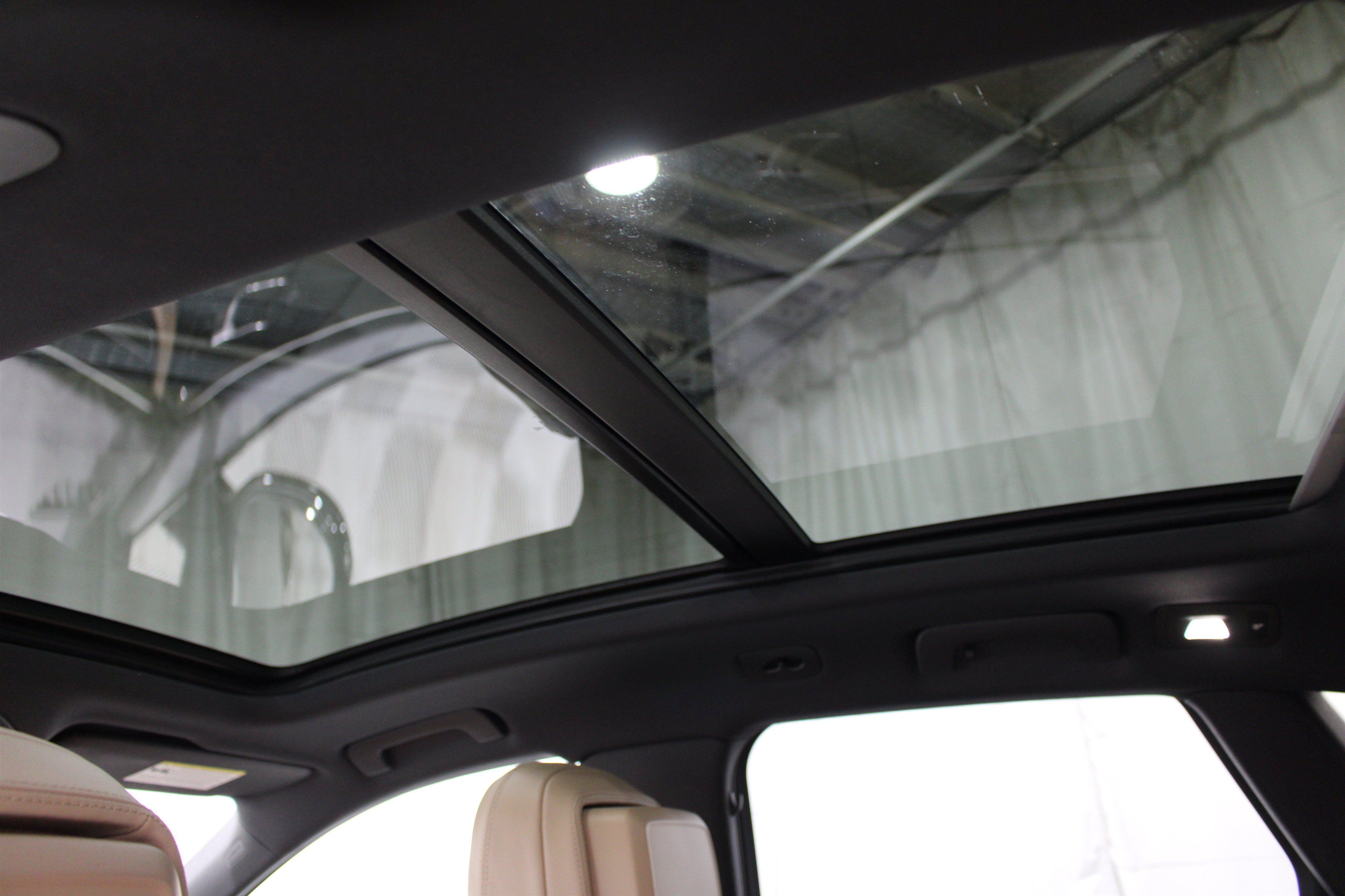 Used 2024 Porsche Macan AWD/4WD image 20