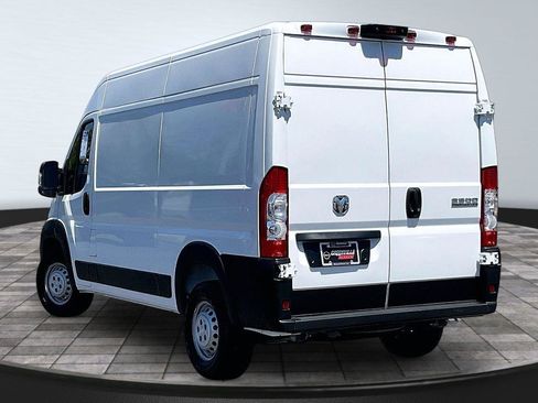 Used 2025 RAM ProMaster 2500 w/ Convenience Group FWD image 3