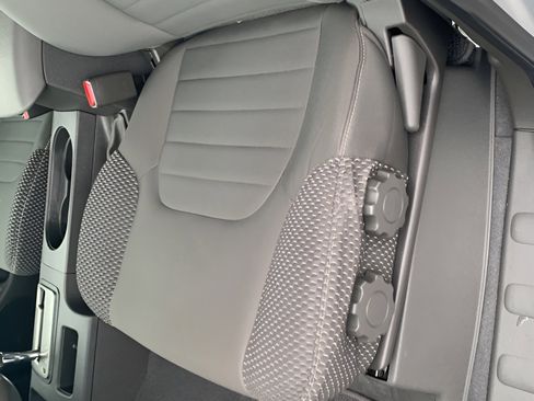 Used 2019 Nissan Frontier PRO-4X image 12