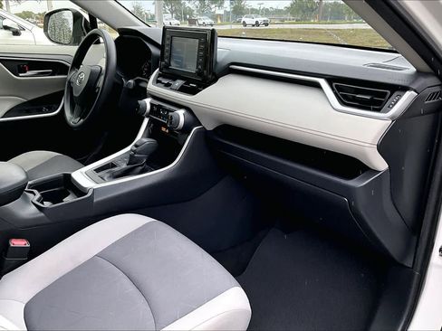 Used 2019 Toyota RAV4 XLE image 19