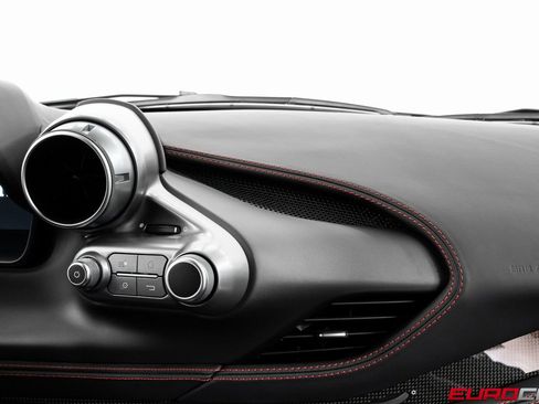 Used 2021 Ferrari F8 Tributo image 34