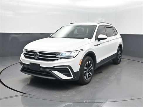 Used 2022 Volkswagen Tiguan S image 1