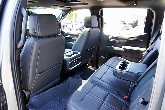 Used 2024 Chevrolet Silverado 1500 High Country w/ High Country Premium Package AWD/4WD image 28