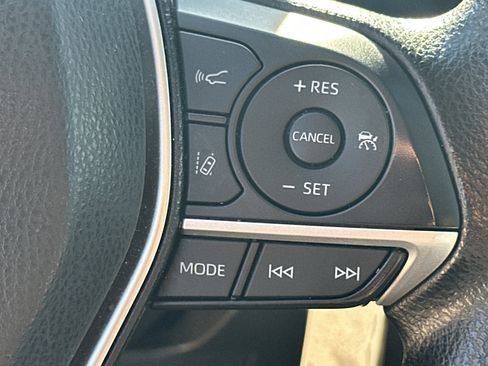 Used 2022 Toyota Camry LE image 25