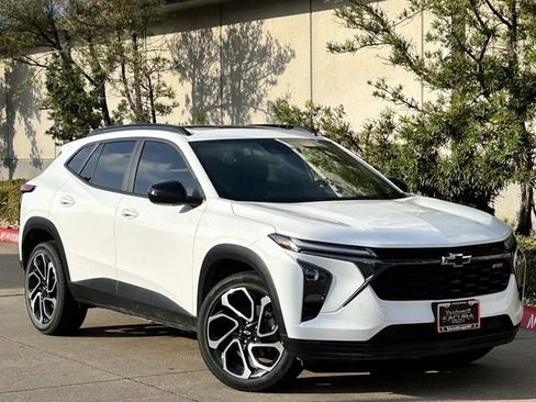 Used 2024 Chevrolet Trax RS w/ Sunroof Package image 2