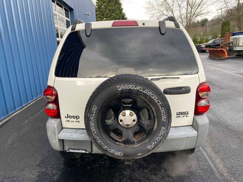 Used 2005 Jeep Liberty Sport image 12