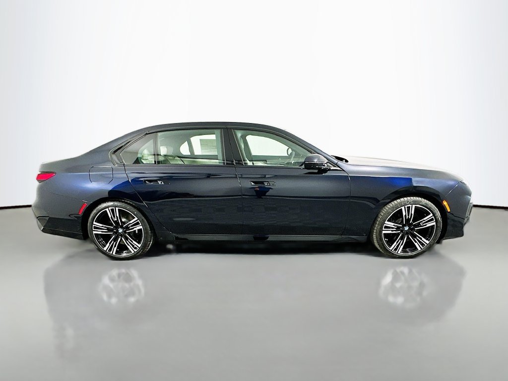 Used 2026 BMW 760i xDrive w/ Executive Package AWD/4WD image 4