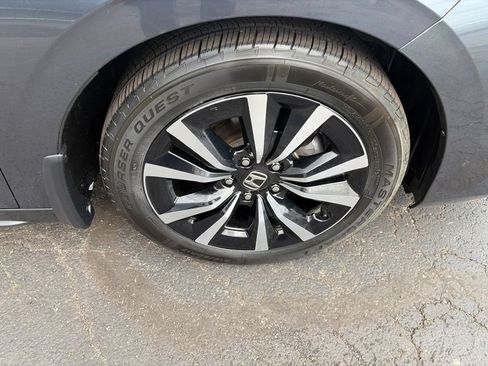Used 2024 Honda Civic EX-L image 9