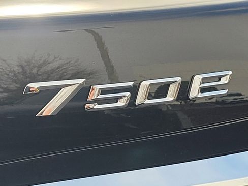 New 2025 BMW 750e xDrive image 15