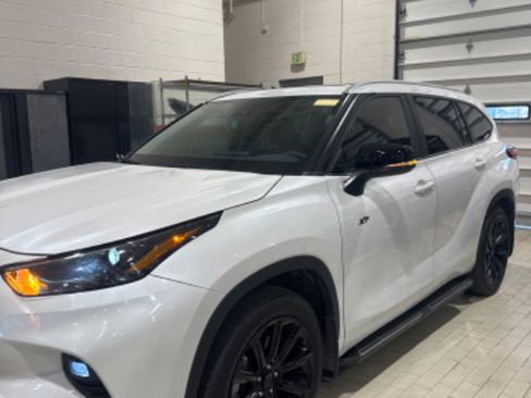 Used 2024 Toyota Highlander XLE image 11