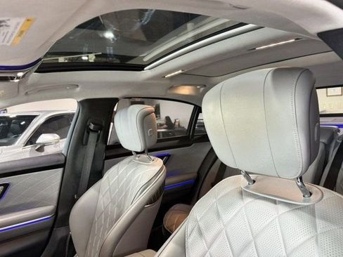 Used 2022 Mercedes-Benz S 580 4MATIC Sedan w/ AMG Line Package image 19