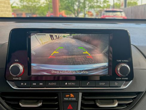 Used 2024 Nissan Altima 2.5 S FWD image 15