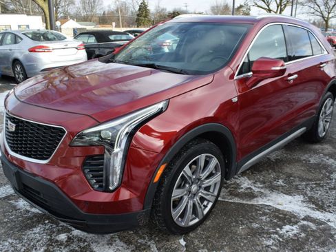 Used 2021 Cadillac XT4 Premium Luxury image 2
