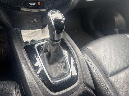 Used 2018 Nissan Rogue SV w/ Sun & Sound Touring Package FWD image 23