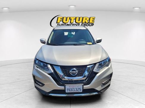 Used 2017 Nissan Rogue SV AWD/4WD image 2