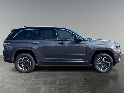 Used 2022 Jeep Grand Cherokee Summit w/ Advanced Protech Group IV AWD/4WD image 9
