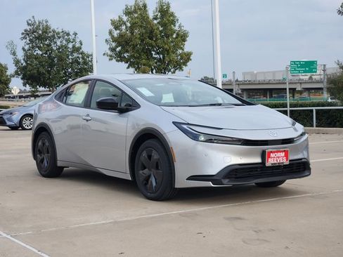 New 2026 Toyota Prius LE image 2