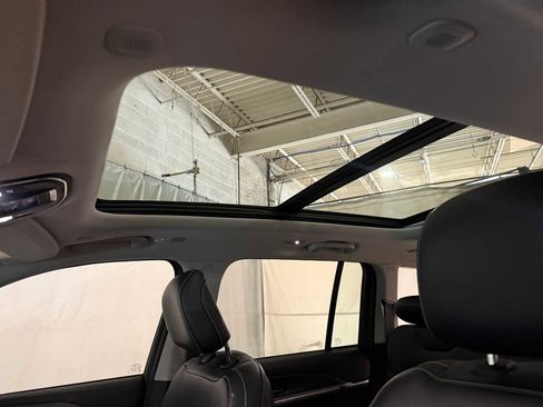 Used 2023 Jeep Grand Cherokee Limited w/ Black Appearance Package image 22