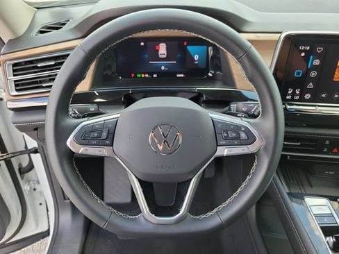 Used 2025 Volkswagen Atlas SE AWD/4WD image 30