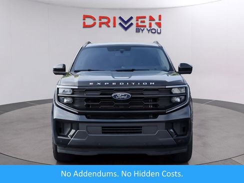 Used 2025 Ford Expedition Max Active RWD image 1