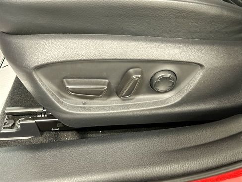 Used 2020 Toyota Camry SE image 10