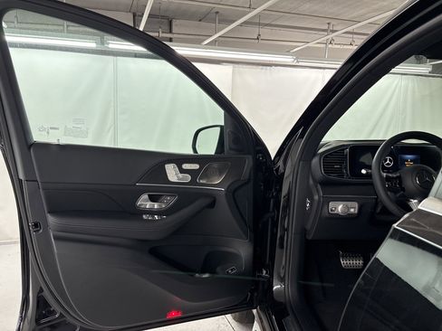 New 2026 Mercedes-Benz GLS 580 4MATIC image 5