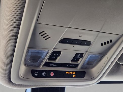 Used 2018 GMC Terrain Denali w/ Advanced Safety Package image 27