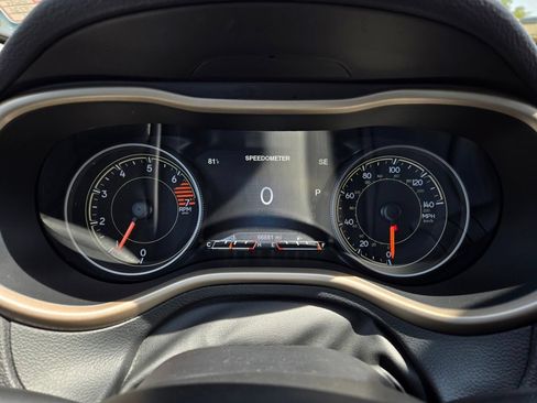 Used 2017 Jeep Cherokee Limited AWD/4WD image 19