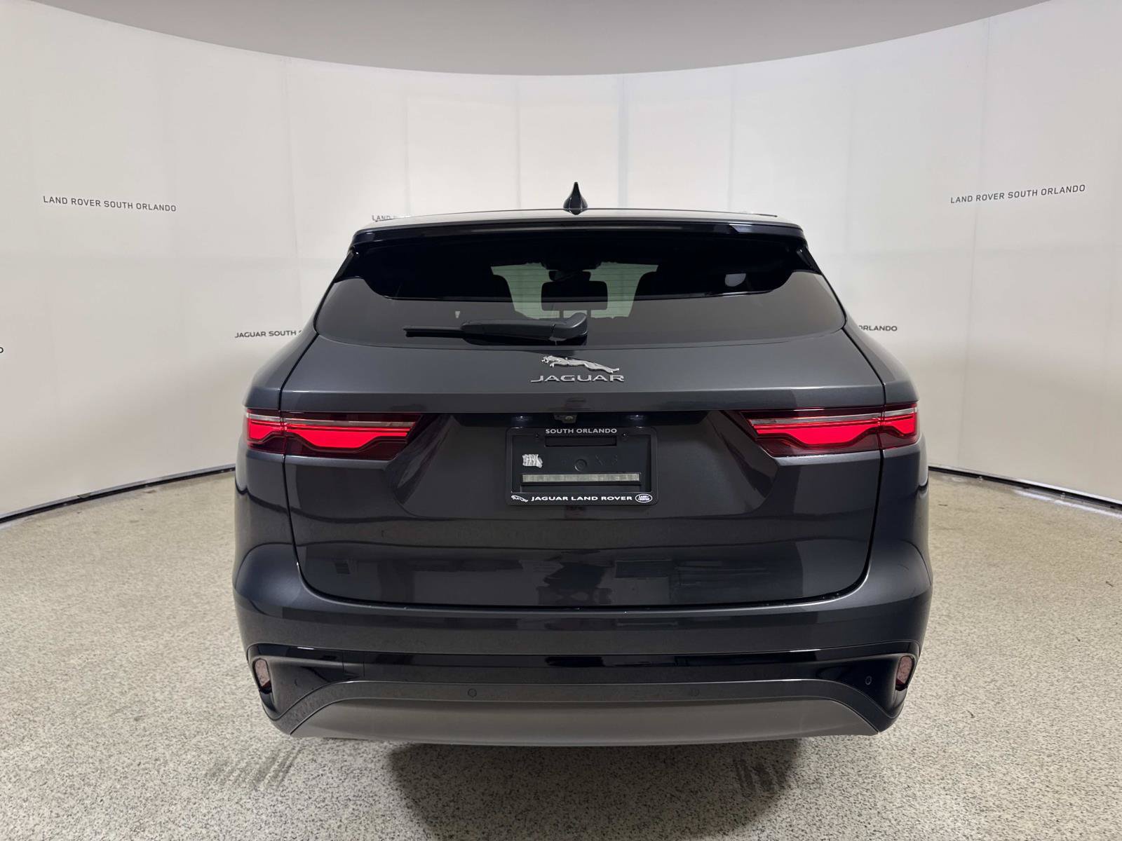 Certified 2025 Jaguar F-PACE R-Dynamic S AWD/4WD image 4