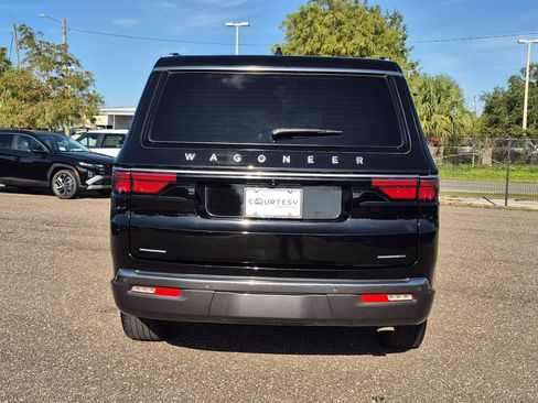 Used 2022 Jeep Wagoneer Series III w/ Premium Group I AWD/4WD image 7