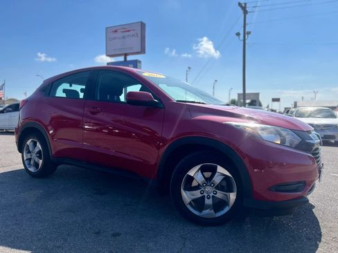 Used 2017 Honda HR-V LX image 2