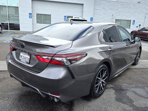 Used 2024 Toyota Camry SE image 5