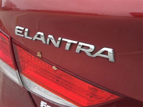 Used 2012 Hyundai Elantra Limited image 11