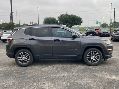 Used 2020 Jeep Compass Latitude FWD image 4