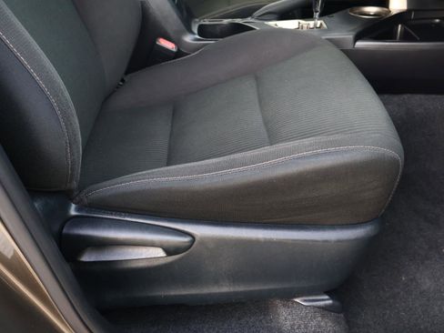 Used 2015 Toyota RAV4 XLE image 18