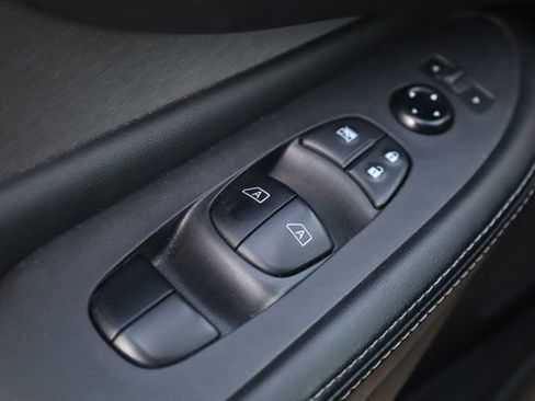 Used 2023 Nissan Murano SV AWD/4WD image 17