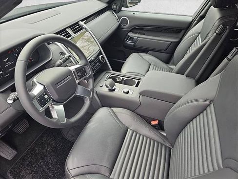 Used 2025 Land Rover Discovery S AWD/4WD image 18