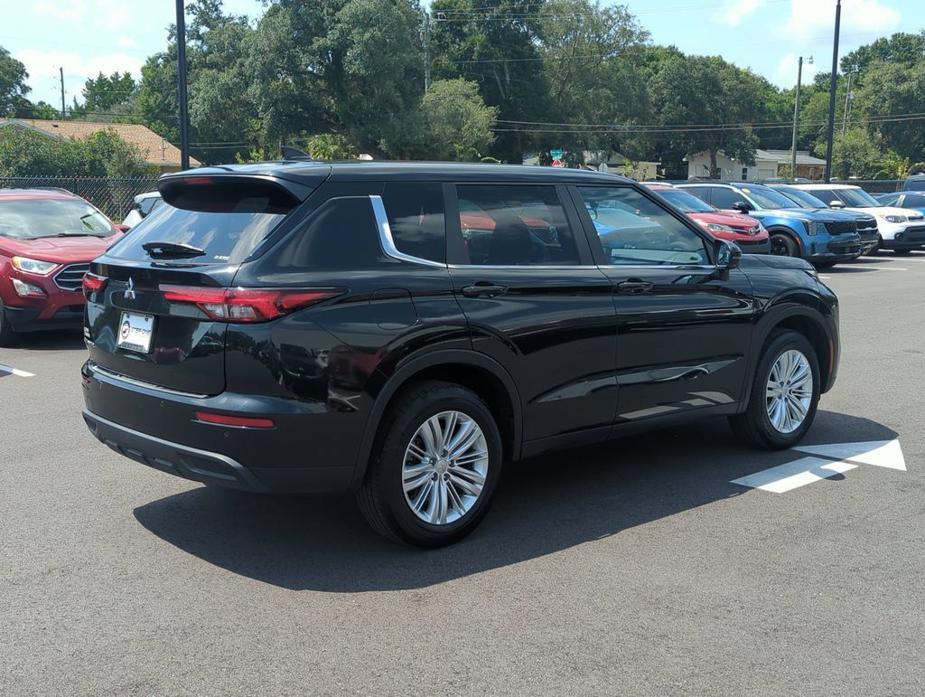 Used 2024 Mitsubishi Outlander ES AWD/4WD image 7