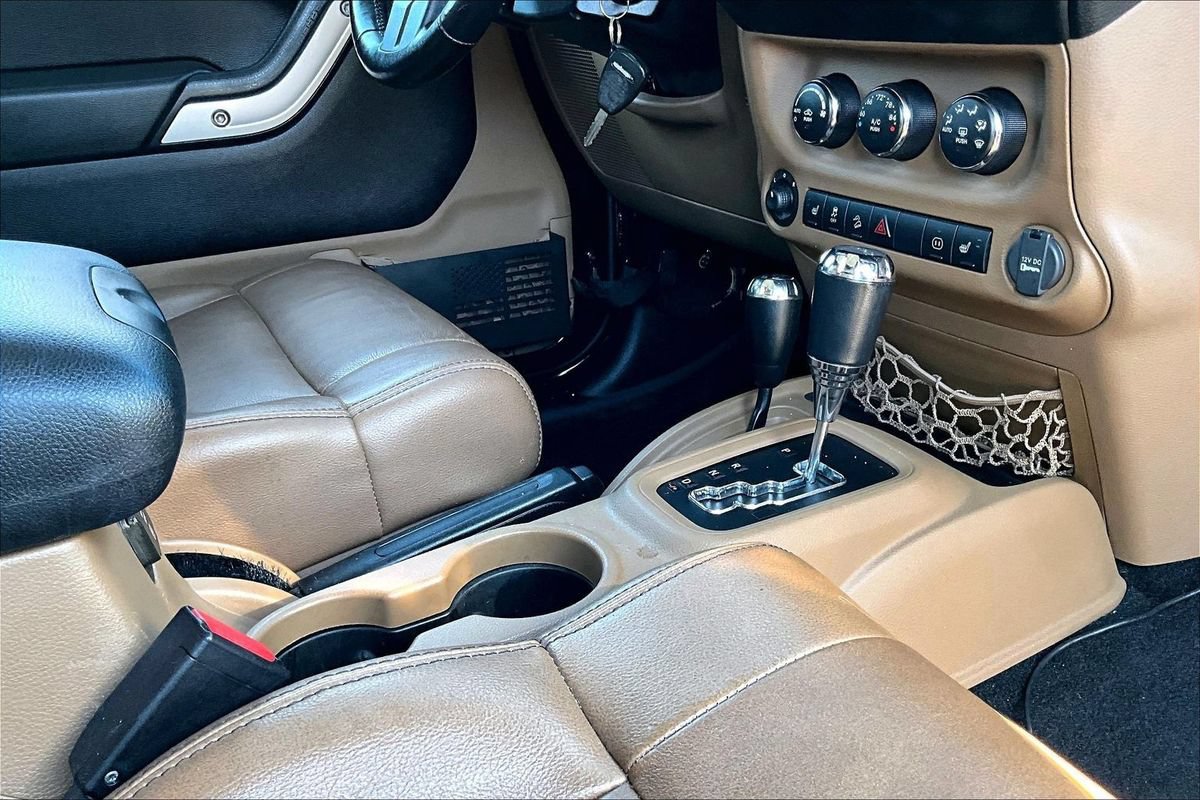Used 2012 Jeep Wrangler Unlimited Sahara w/ Dual Top Group AWD/4WD image 32