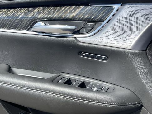 Used 2023 Cadillac XT6 Premium Luxury image 23