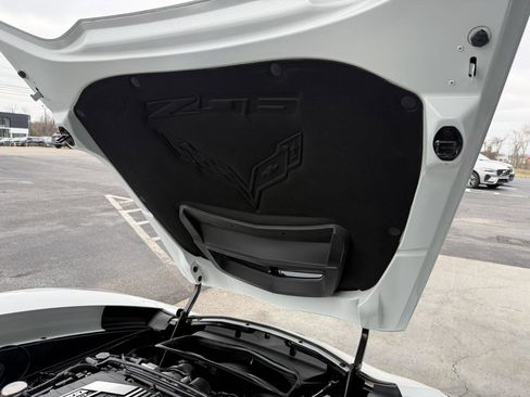 Used 2015 Chevrolet Corvette Z06 w/ 3LZ Preferred Equipment Group image 43