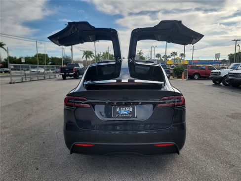 Used 2024 Tesla Model X image 19