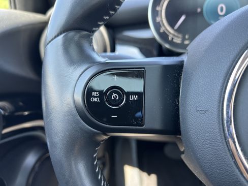 Used 2024 MINI Cooper 4-Door Hardtop FWD image 19