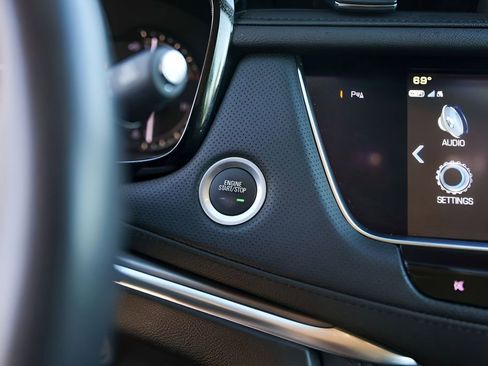 Used 2018 Cadillac XT5 Luxury image 18