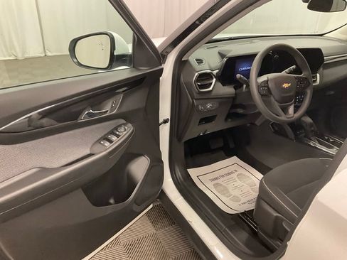 Used 2025 Chevrolet TrailBlazer LT image 4