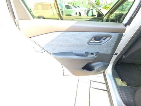 Used 2023 Nissan Rogue SV FWD image 20