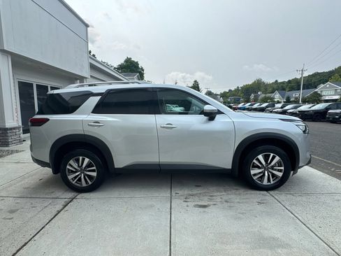 Used 2025 Nissan Pathfinder SL AWD/4WD image 5