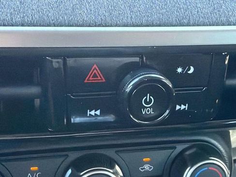 Certified 2025 Nissan Kicks SV image 15