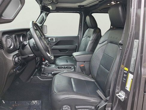 Used 2022 Jeep Wrangler Unlimited Sahara w/ Cold Weather Group image 14