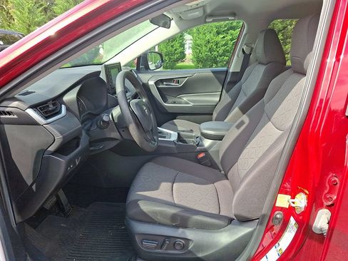 Used 2021 Toyota RAV4 XLE AWD/4WD image 13